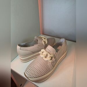 Dolce Vita Jhenee Platform Loafers Chunky Chain Beige Leather Size 8